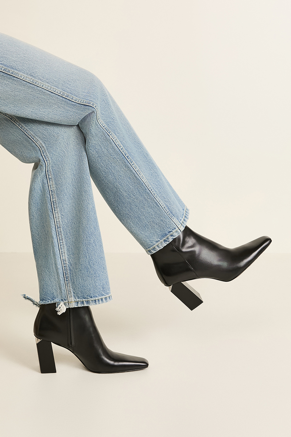 תמונת כל הלוק של מגפוני עקב 8.5 סמ